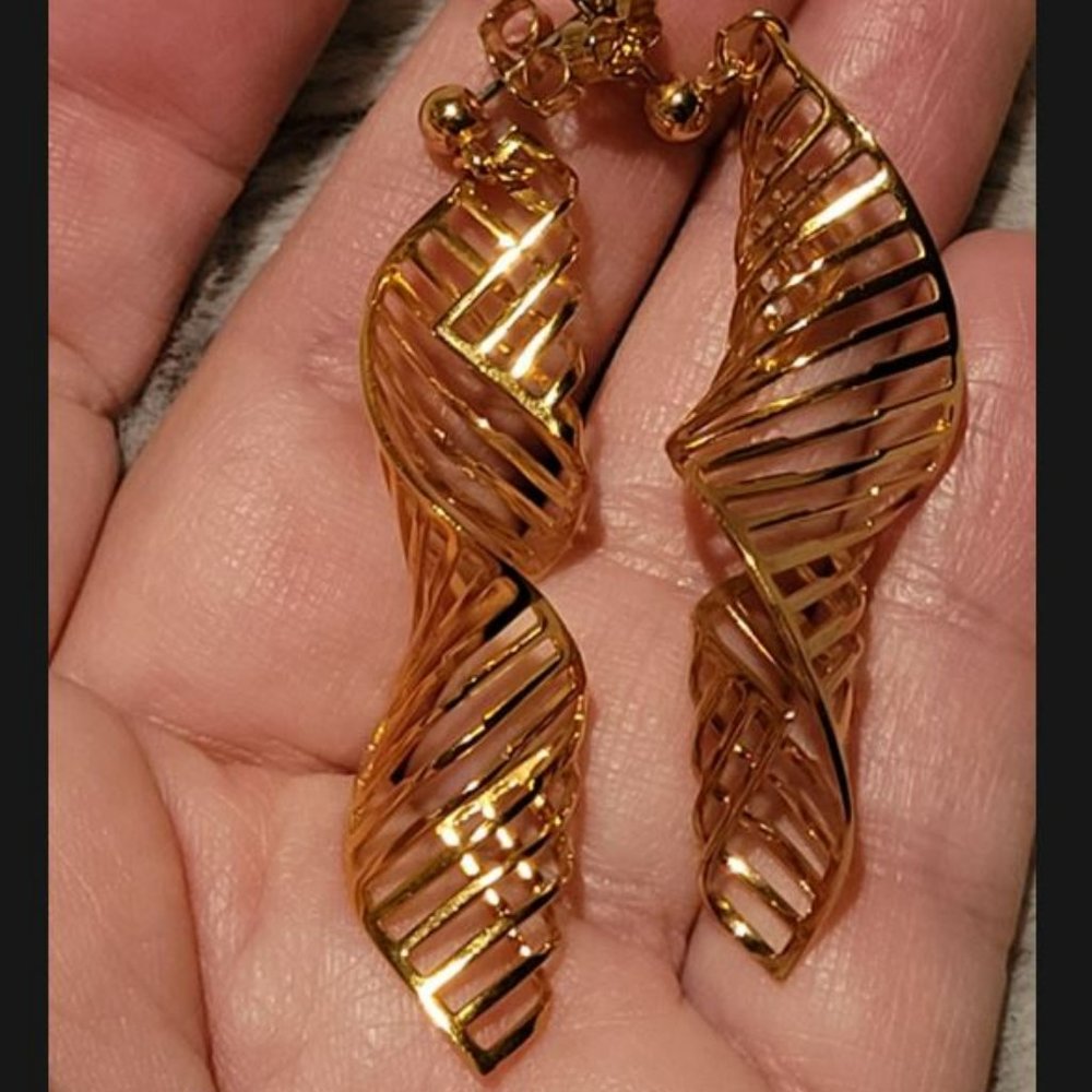 NWOT Vintage Gold Spiral Dangle Stud Earrings